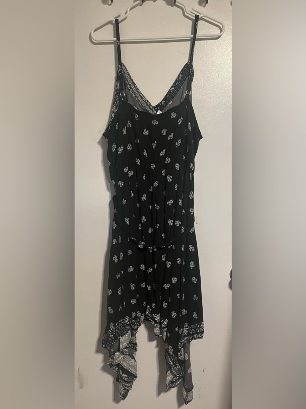 (3/$10) Xhilaration shark hem paisley dress - Picture 2 of 4